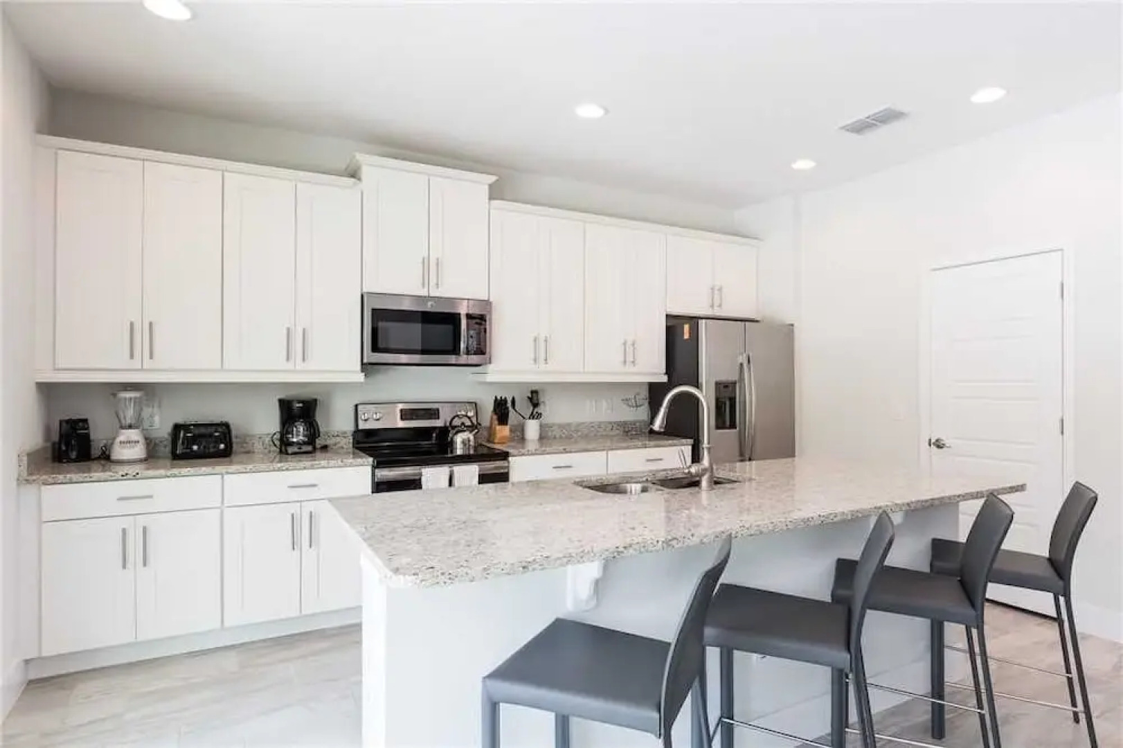 Reunion Magic 5 Bedroom Home with Private Pool and Spa