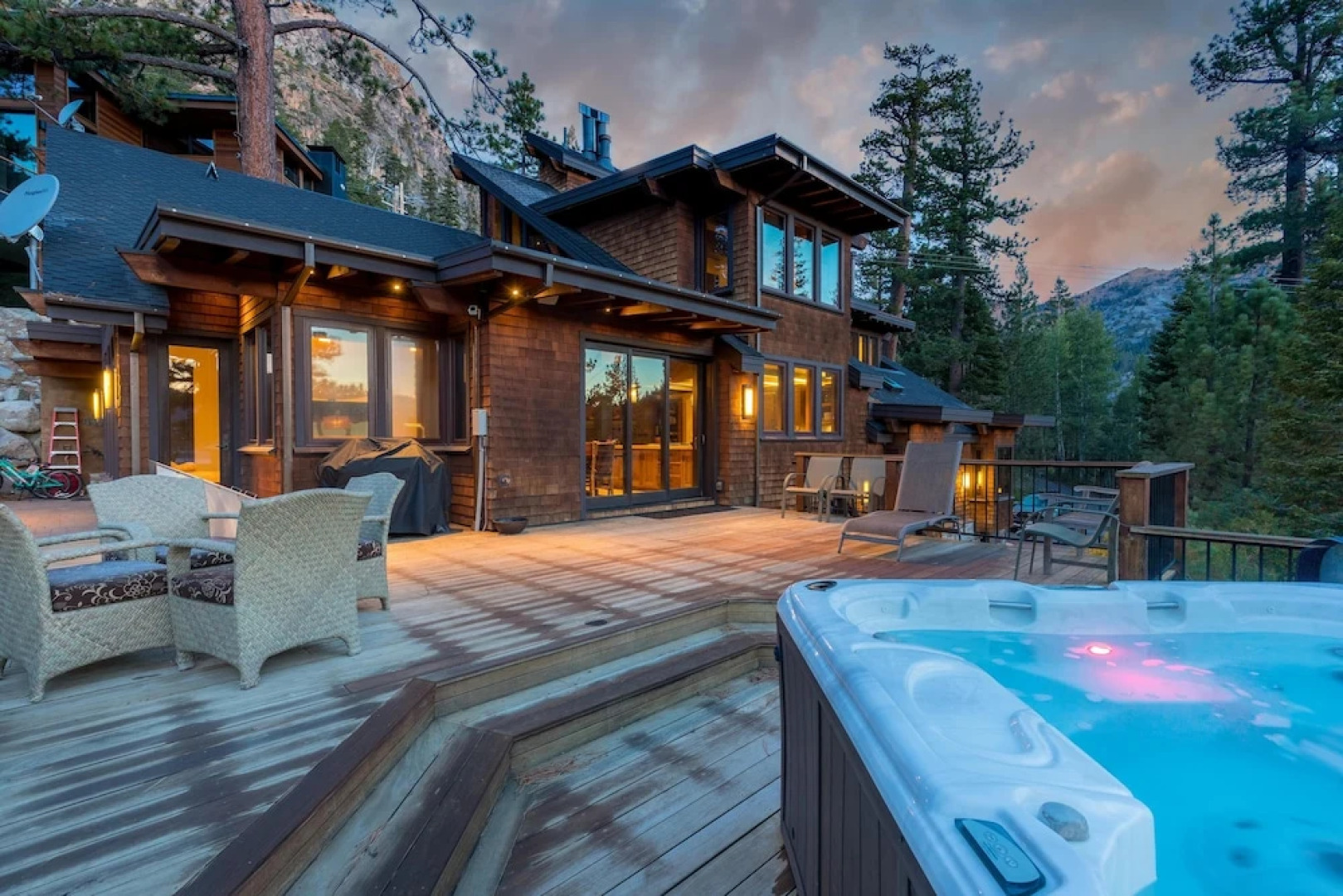 Bronson by AvantStay | Sleeps 17! On the Slopes! Squaw Valley w/Hot Tub&Fire Pit