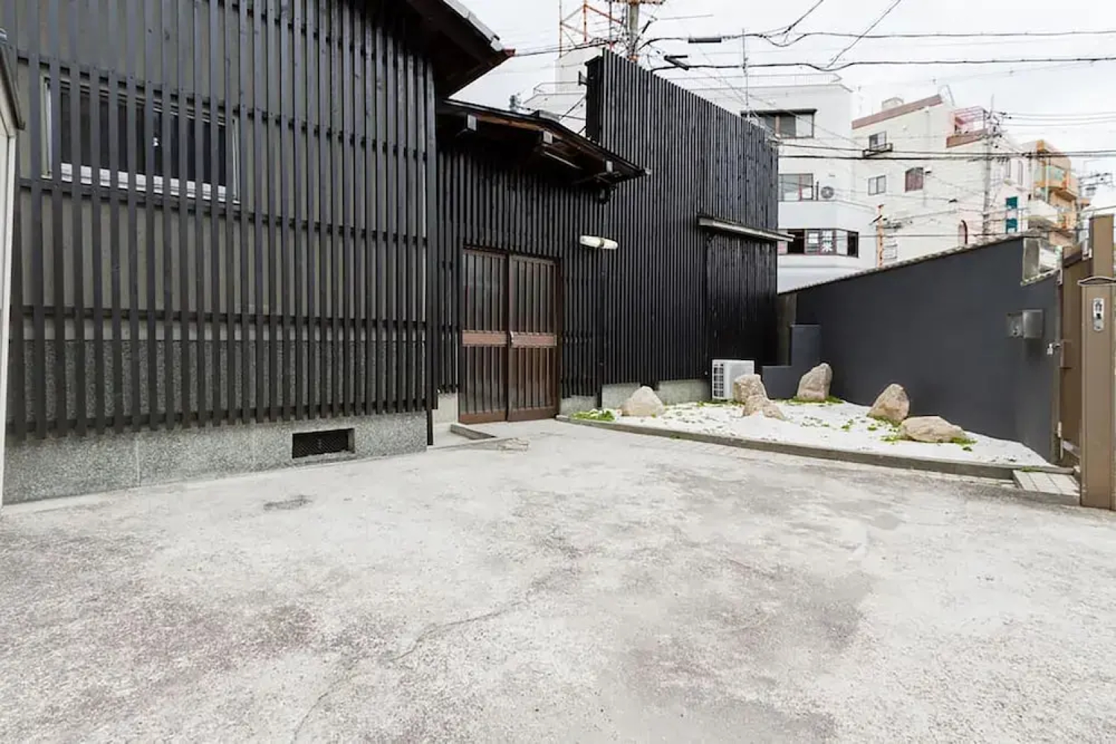 Tarbo's House Nishikitsuji : Free Parking, Pet OK