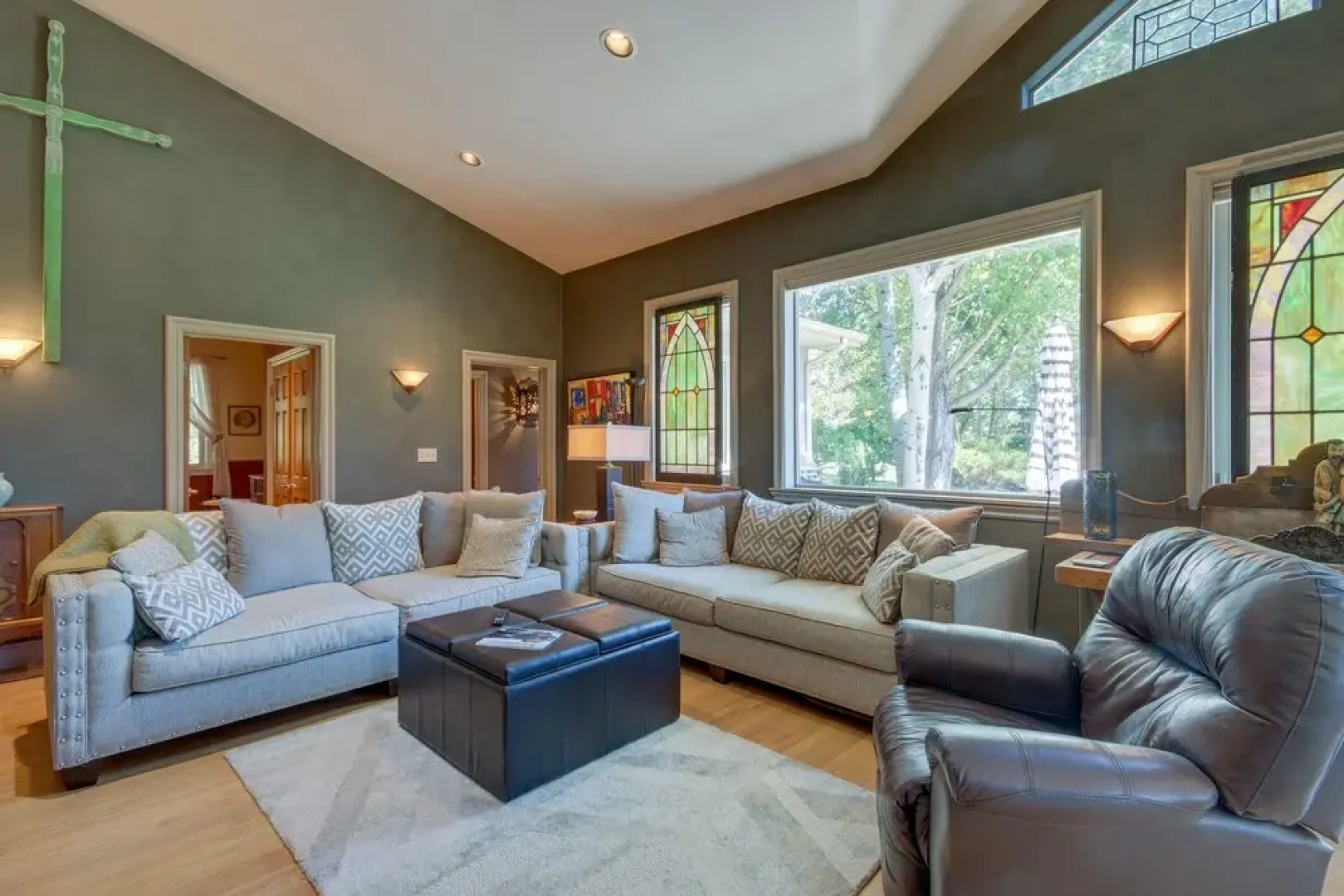 Riverfront Livingston House in Paradise Valley!