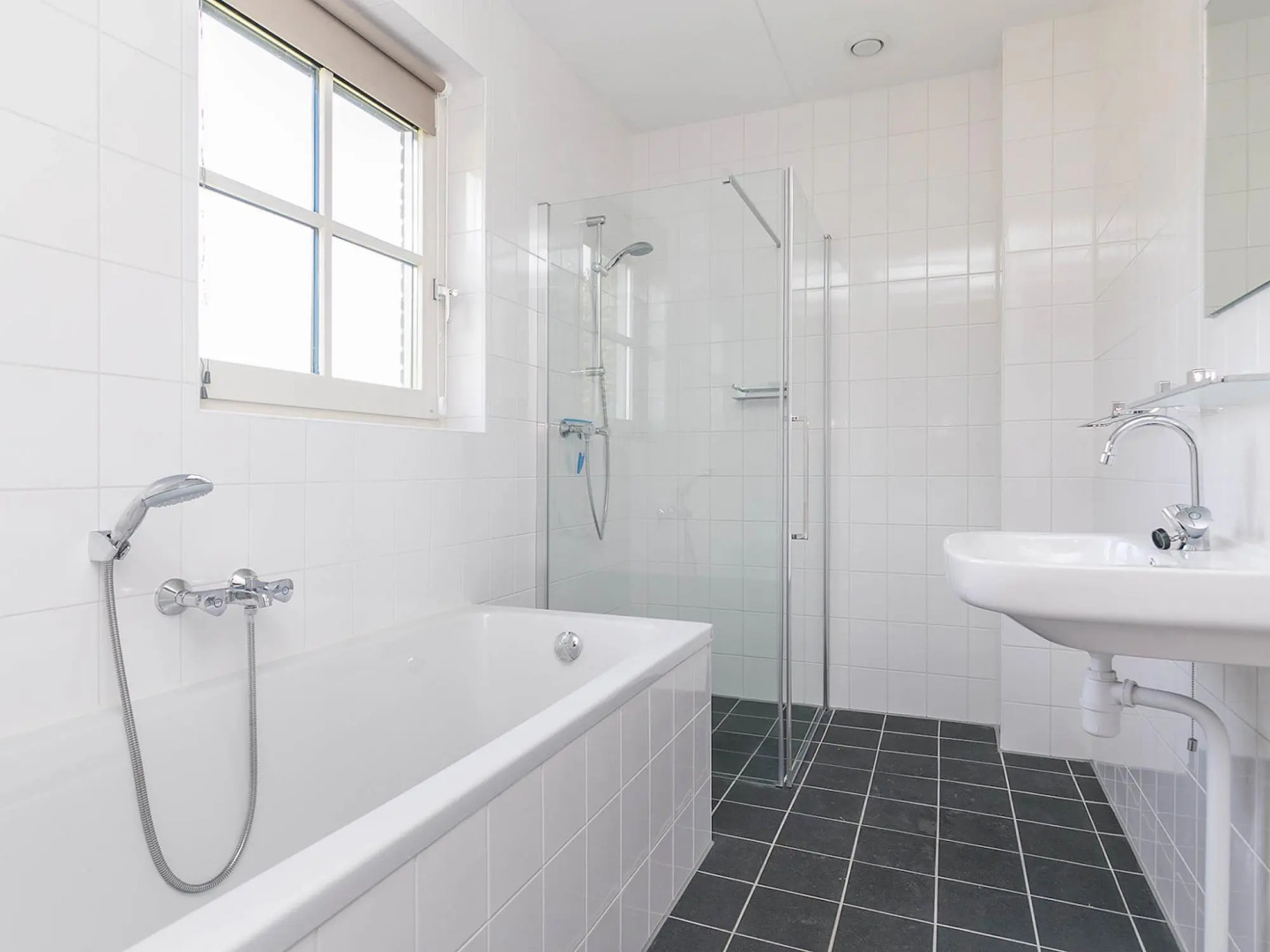 Detached 2 Bathroom Villa in Quiet Location near Forest