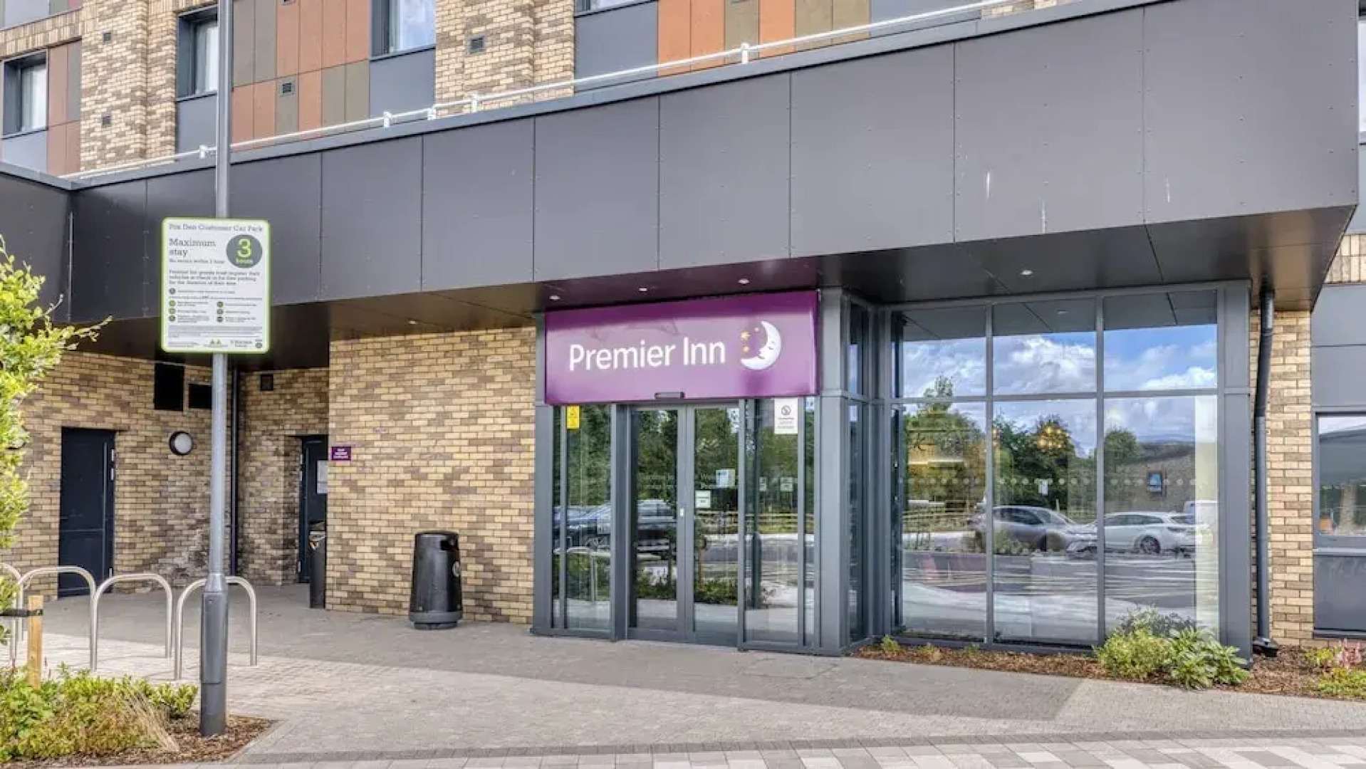 Premier Inn Bristol Parkway - M32