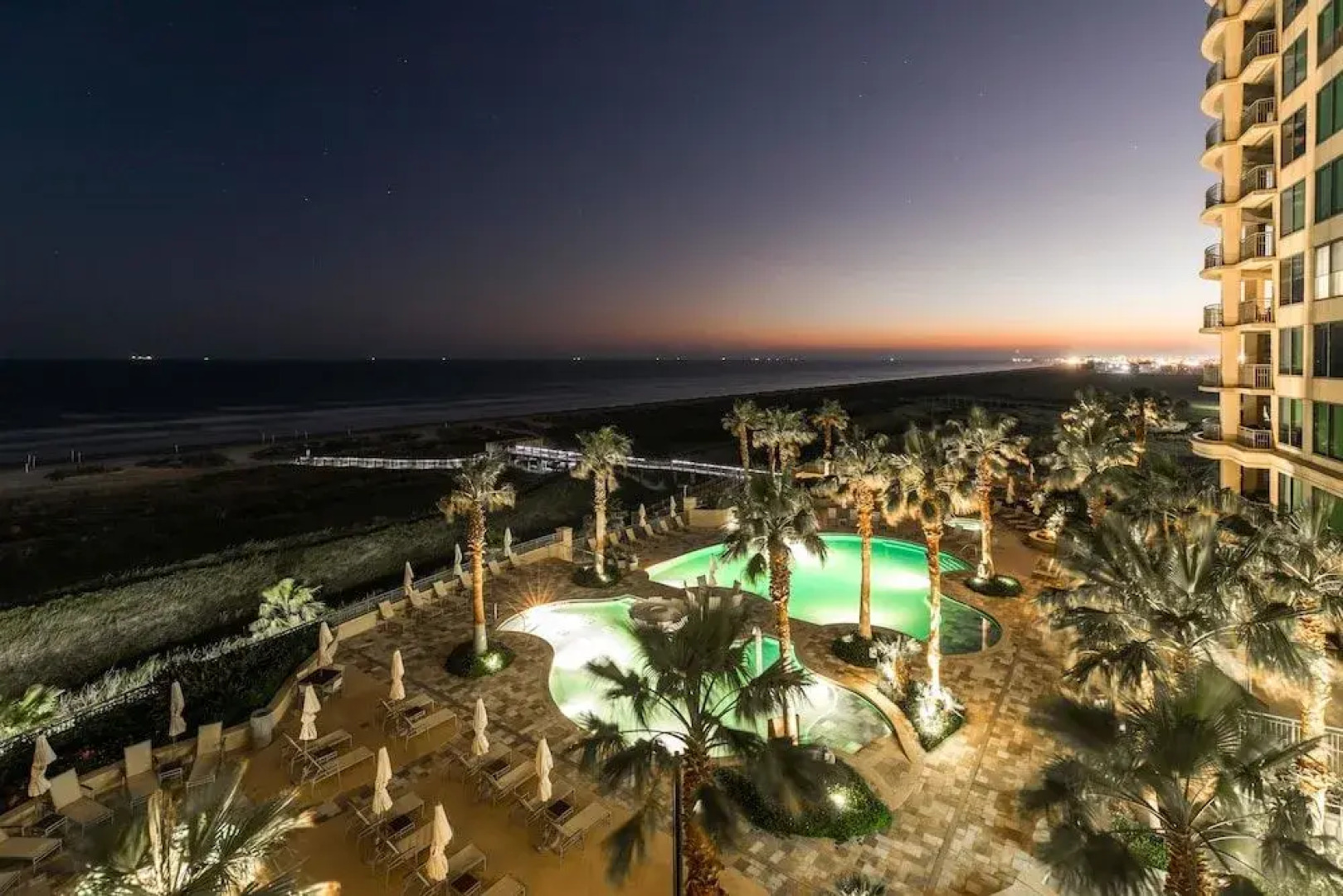 Palisade Palms Beachfront