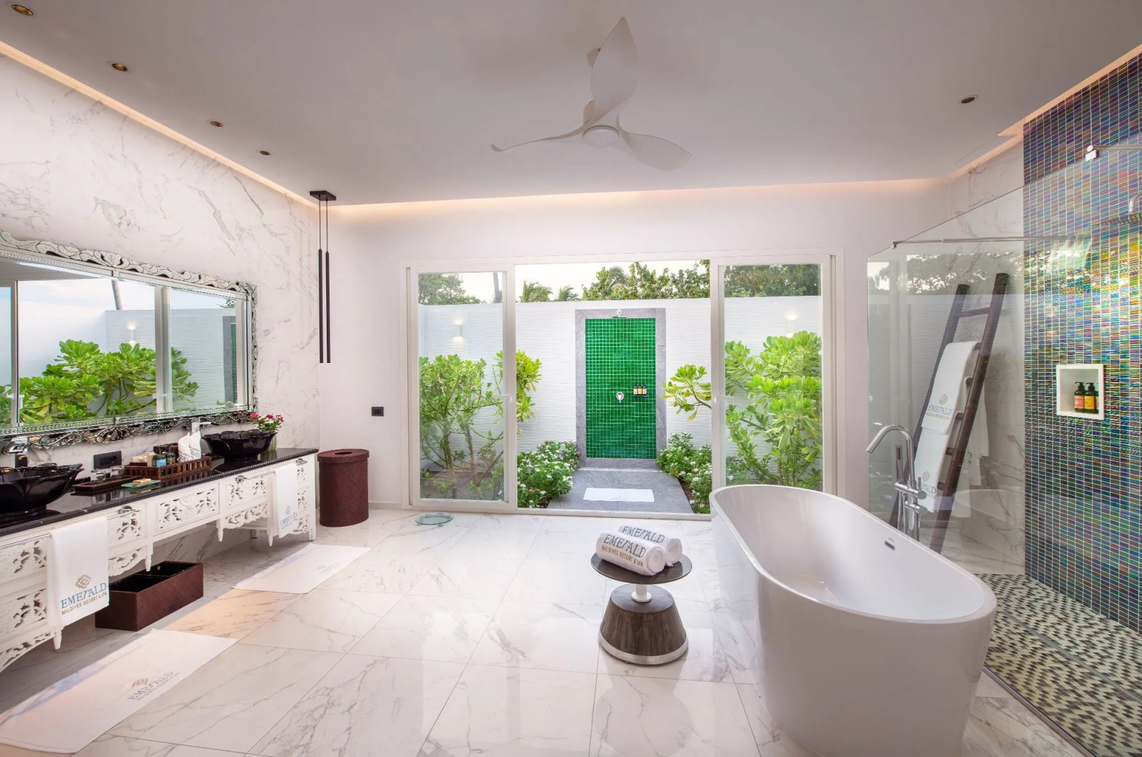 Курорт Emerald Maldives Resort & Spa