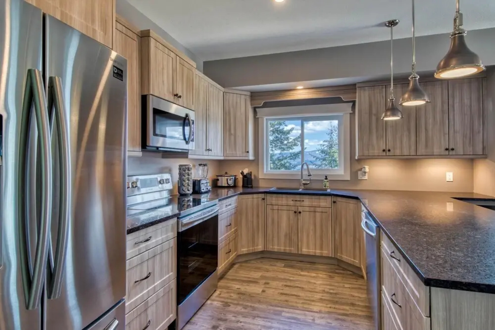 Semi-lakefront Luxury Blind Bay - Spring Specials! 2 Bedroom Cottage by RedAwning