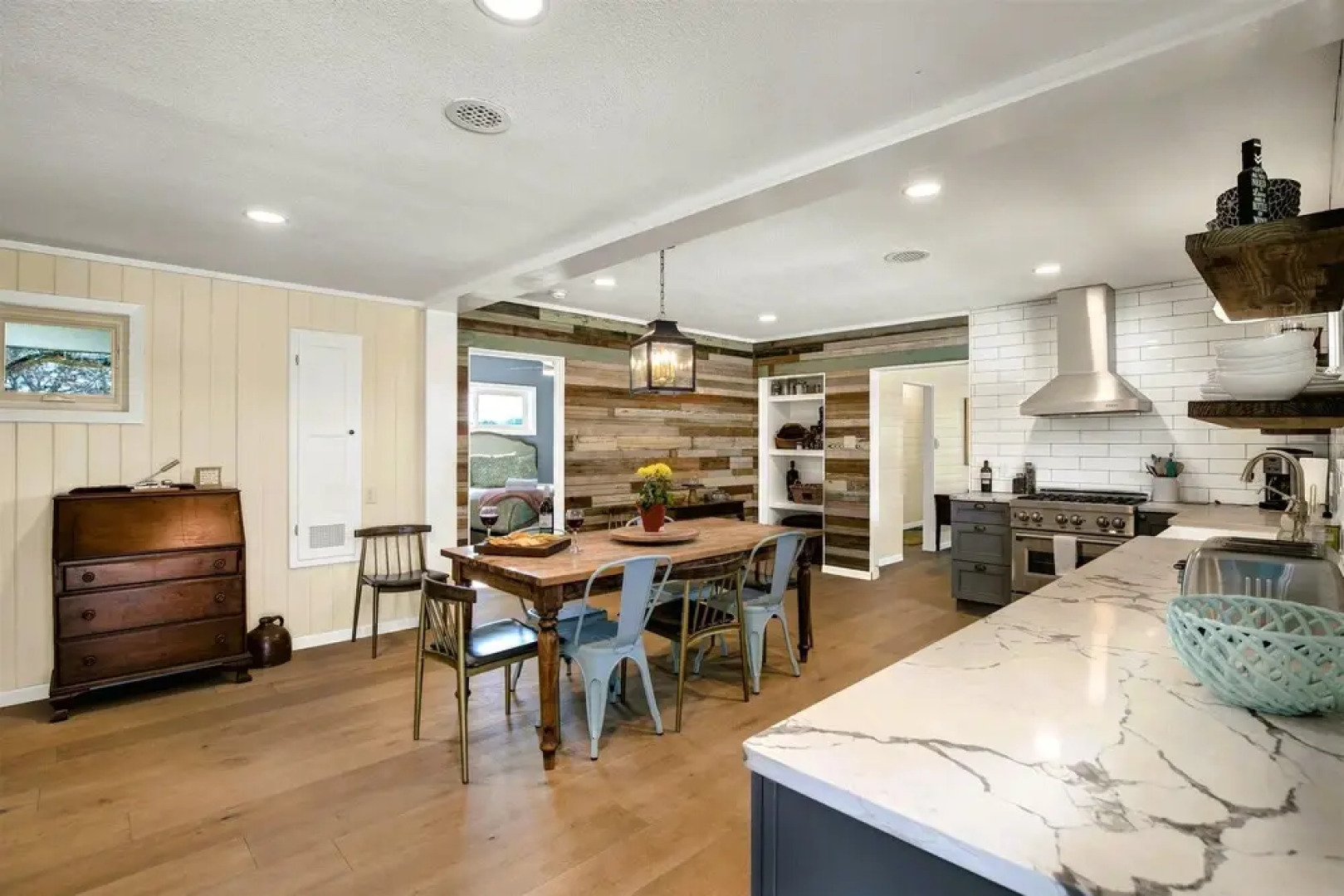 Luxury Cabin-right Across From Albert Dance Hall!