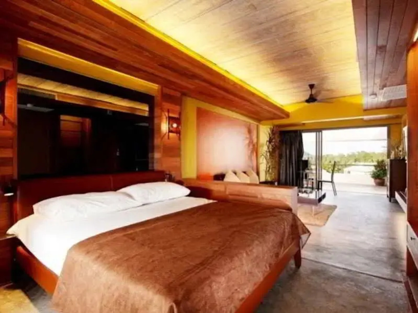 The Green Golf Residence Condominium