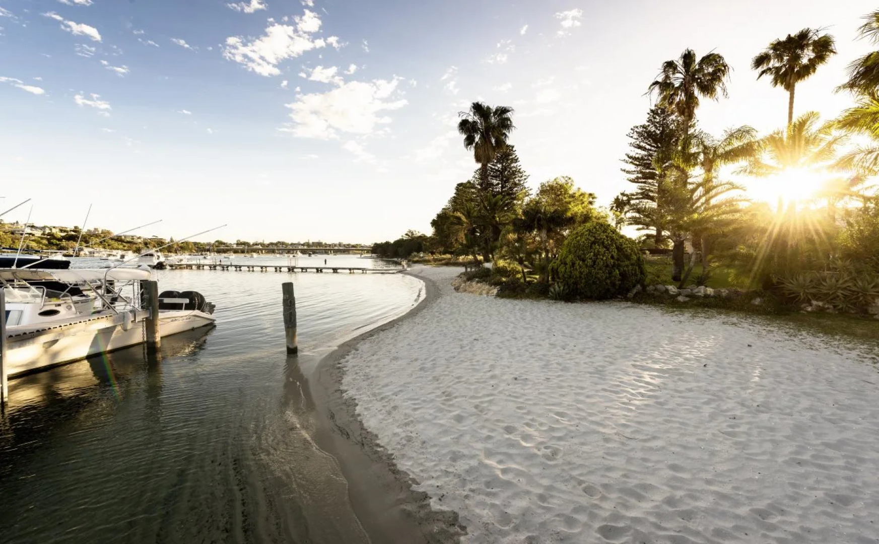 Pier 21 Riverside Apartment Hotel