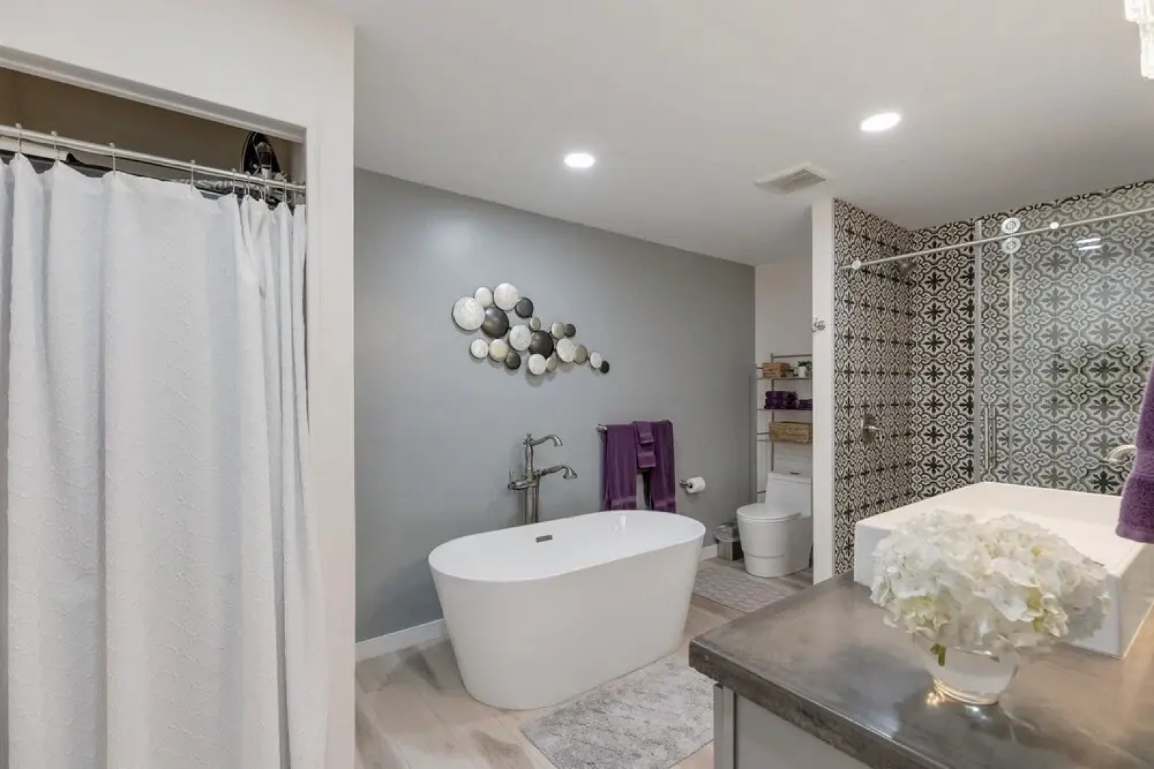 Gorgeous Luxury Bungalow W/hot Tub&fire Pit