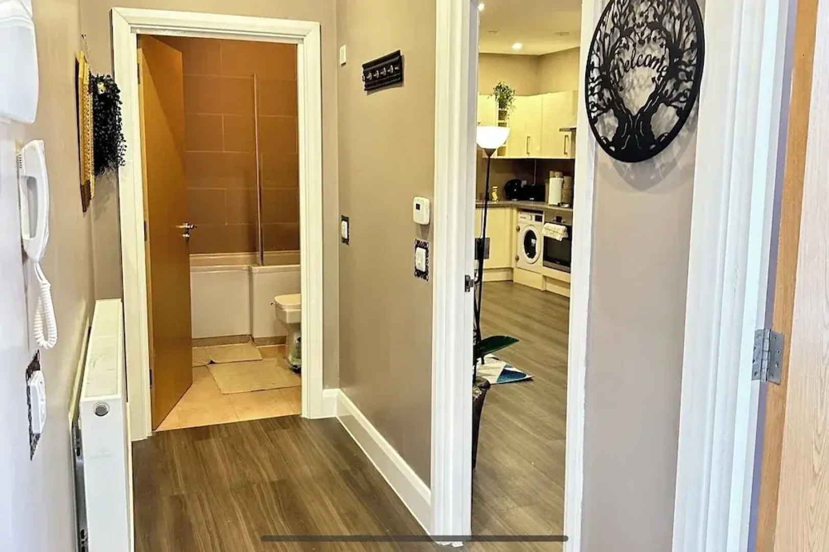 2 Bed Apartment - Sleeps 4 - Wifi - Parking