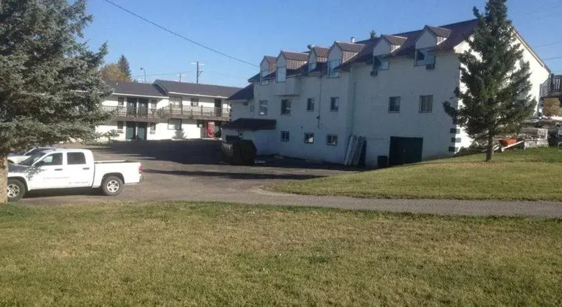 Outpost Motel & Kitchenette Suites