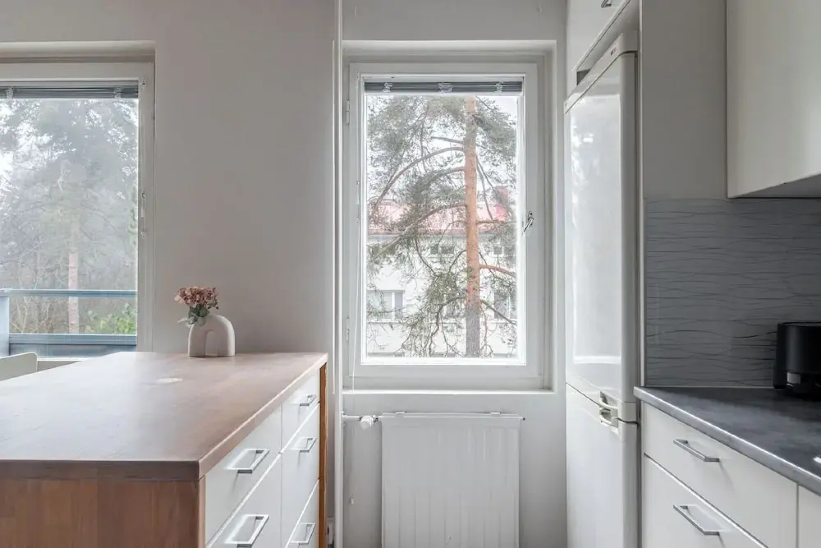 2BR Apt near Center with Free Parking