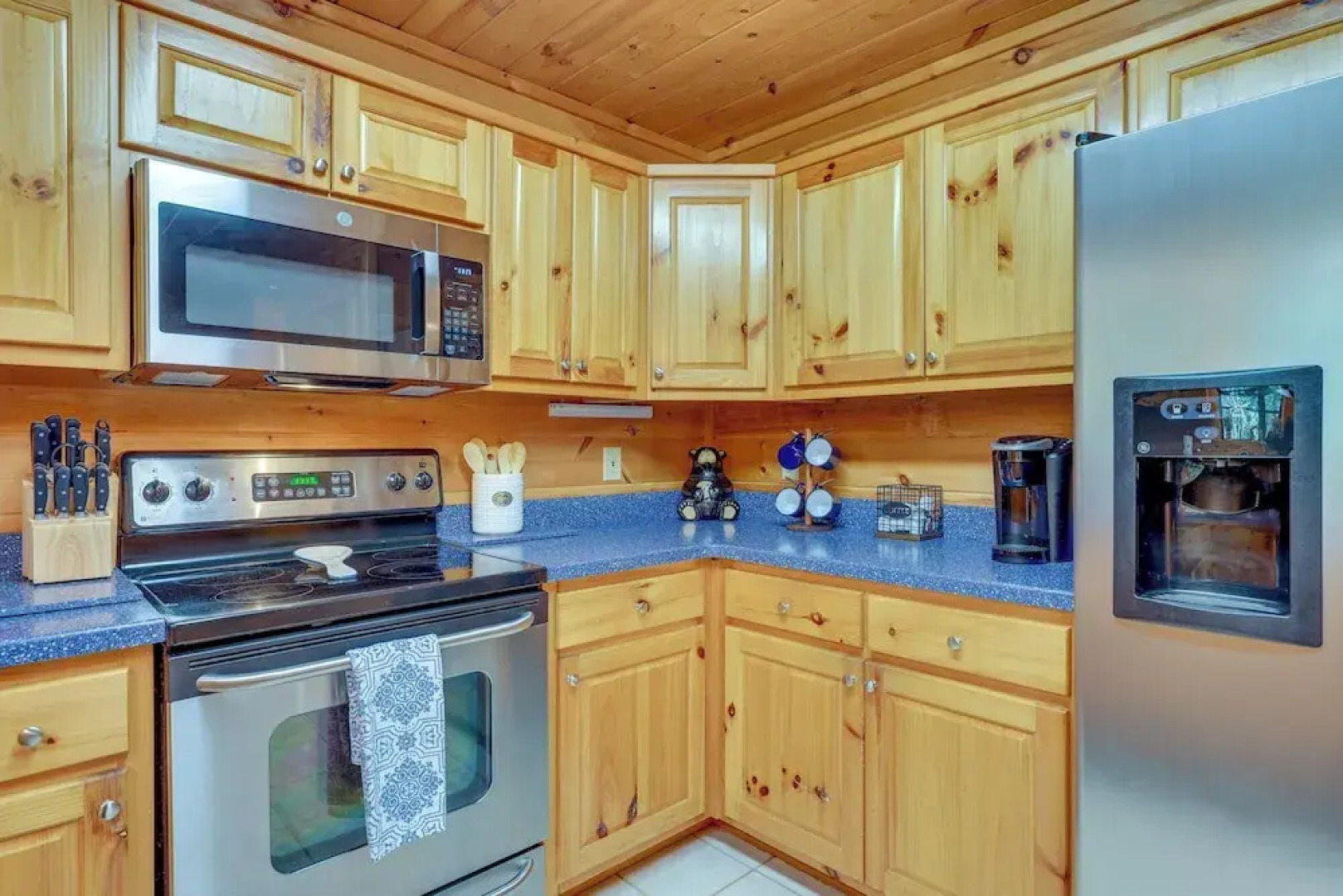 Hot Tub & Game Room: Blue Ridge Getaway