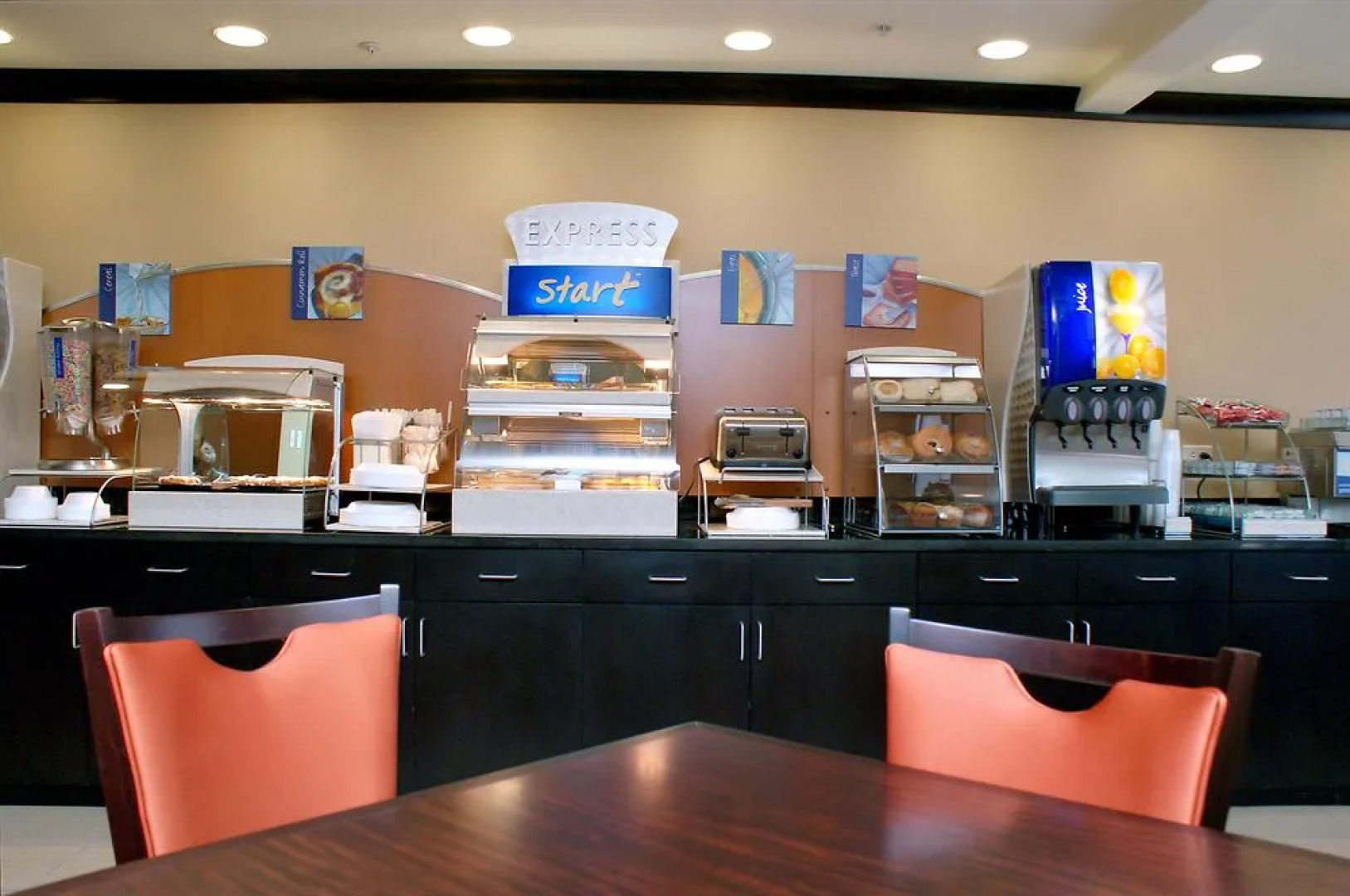 Holiday Inn Express & Suites Tulsa South Bixby