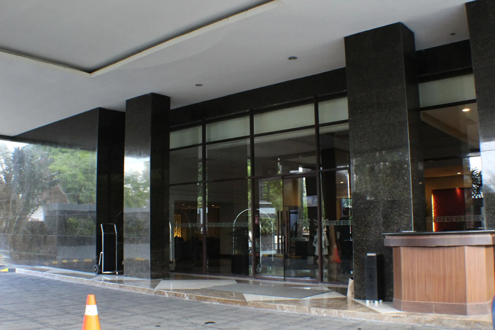 Hotel Santika Pandegiling Surabaya