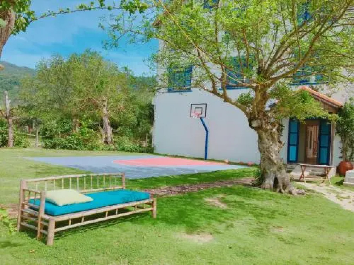 Vietnam Backpacker Hostels - Ninhvana