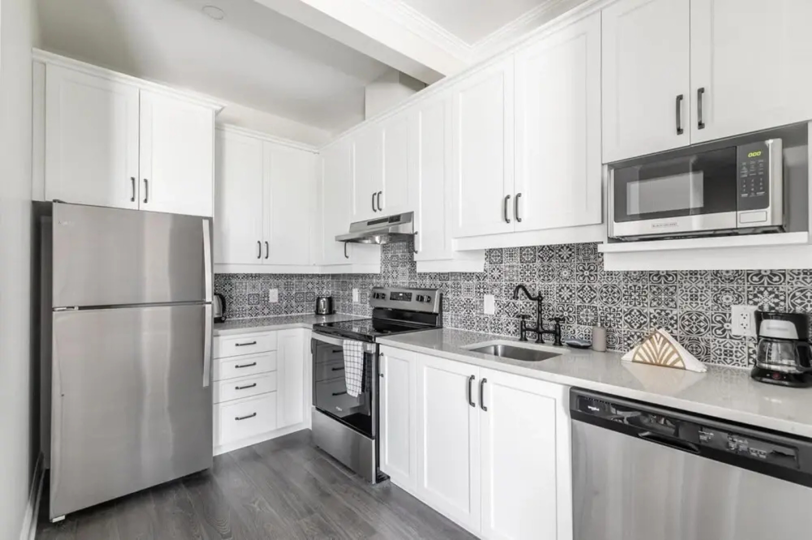 Rideau King 1Br Apartment Free Parking 2