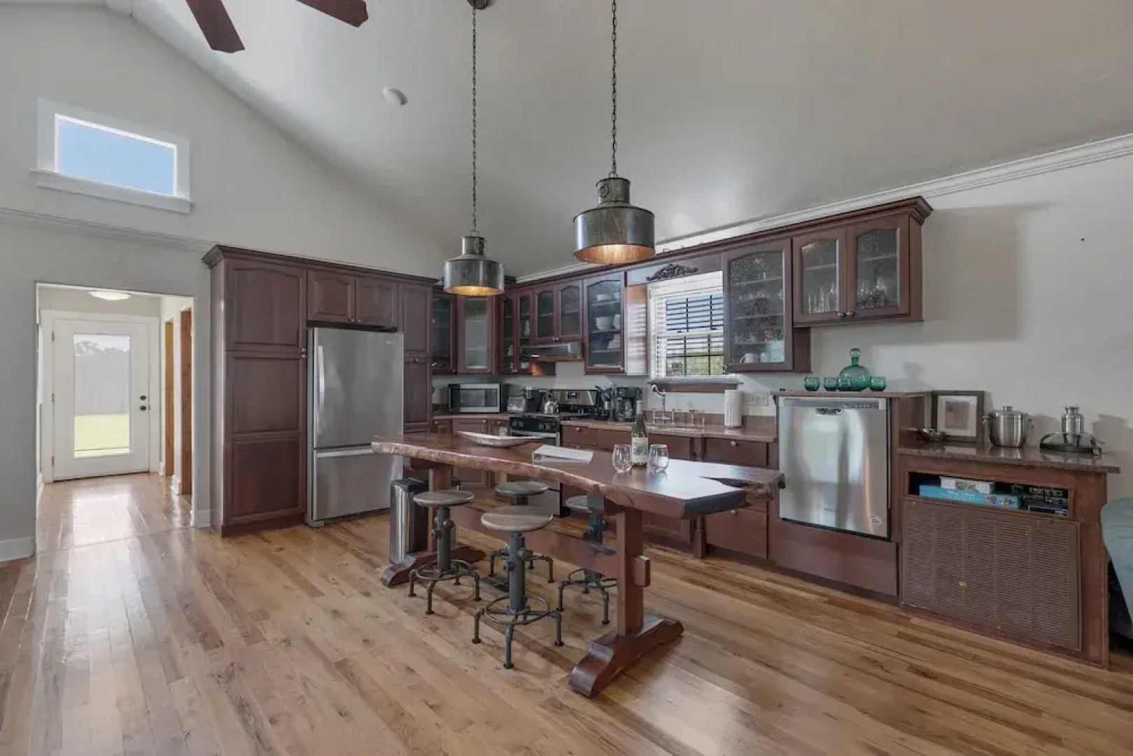 Gorgeous Home W/hot Tub&grill