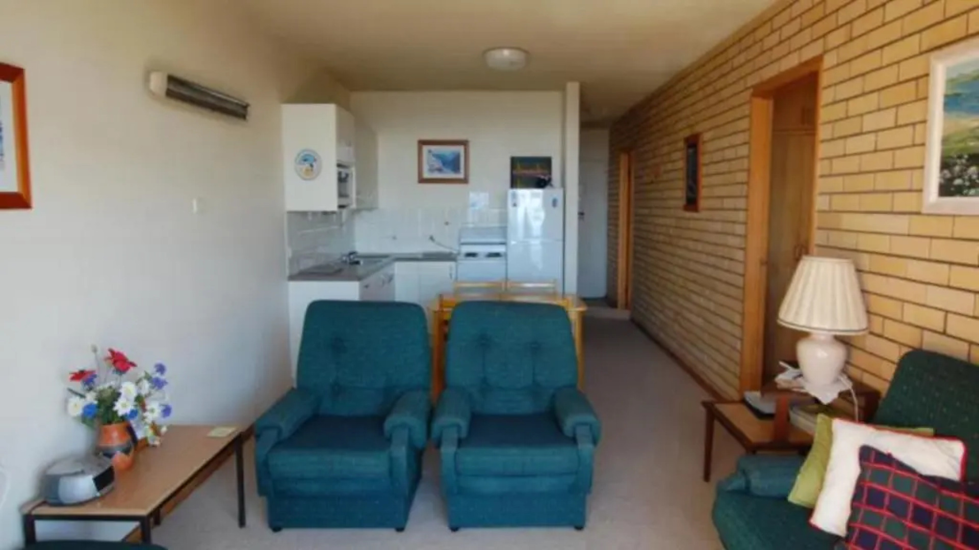 7 Flynn's Beach Apartment