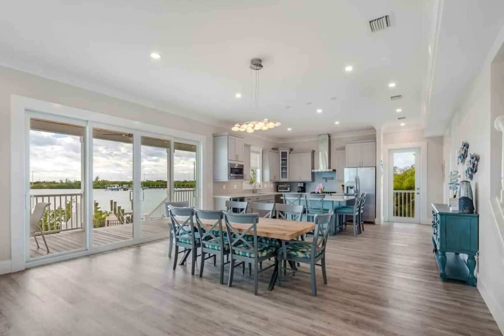 Mastway House by Brightwild Pool Dock