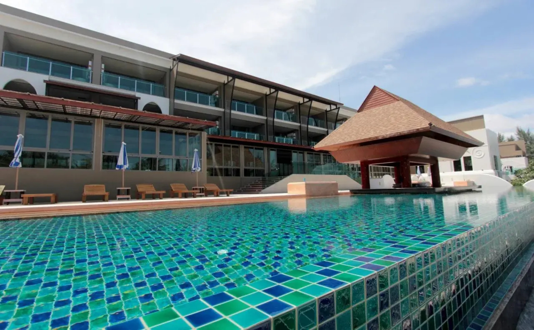 Курортный отель Maikhao Palm Beach