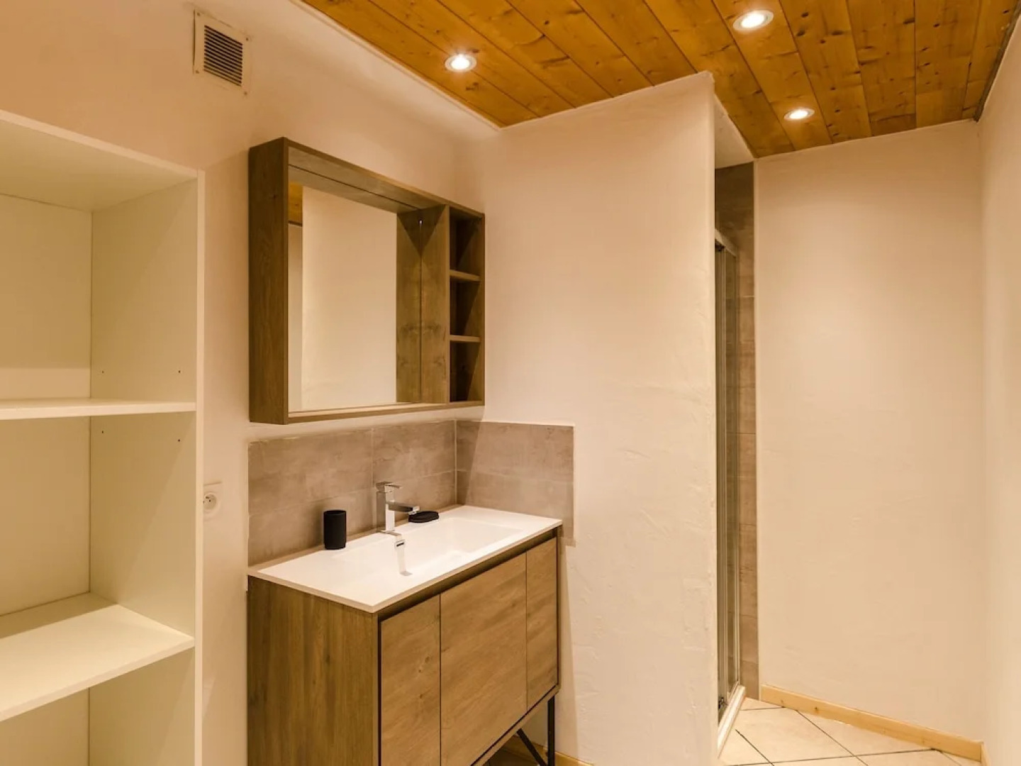 Friendly Chalet Located 150 m From the Charming Village of Peisey