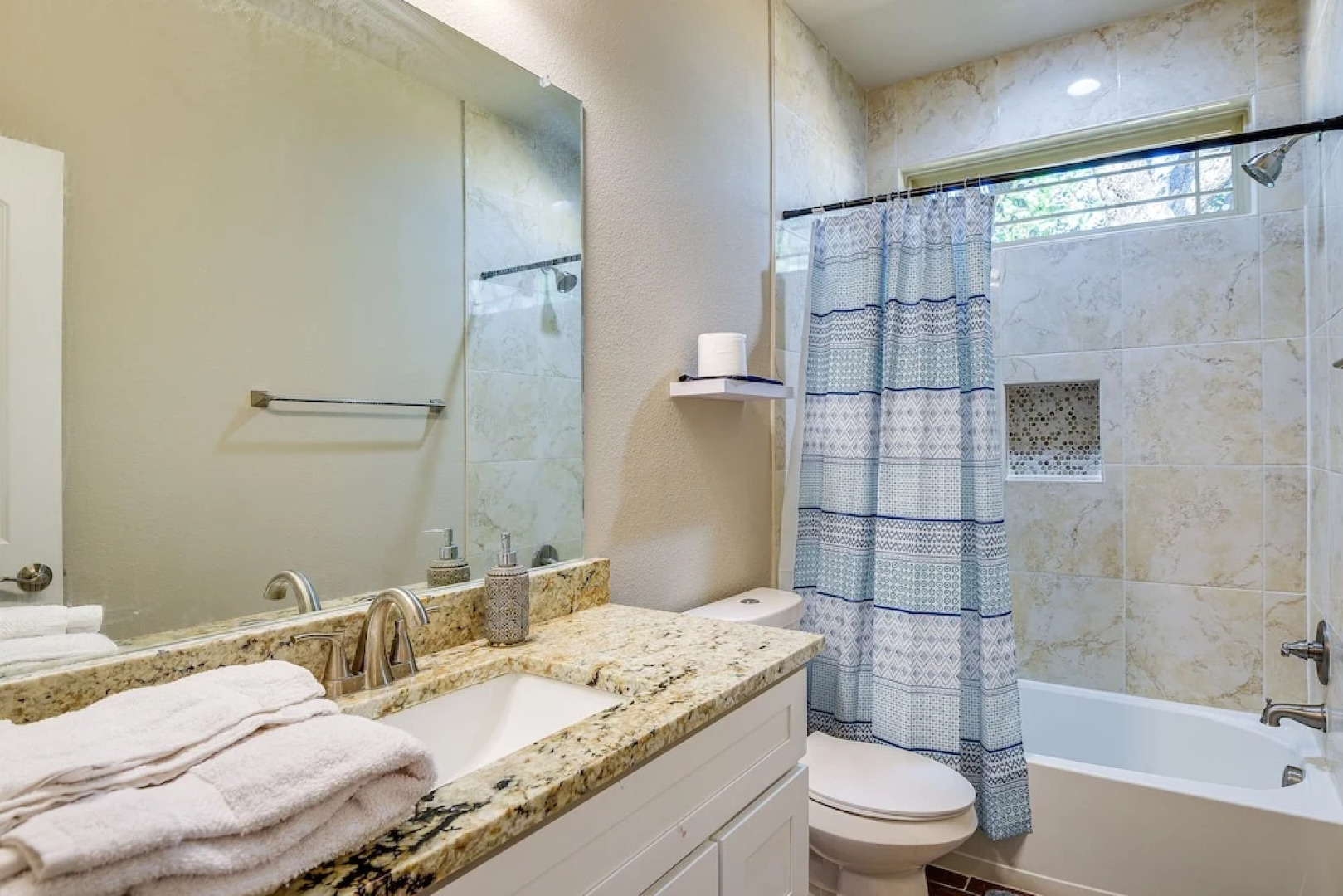 Grand Prairie Gem w/ Yard ~ 5 Mi to At&t Stadium!