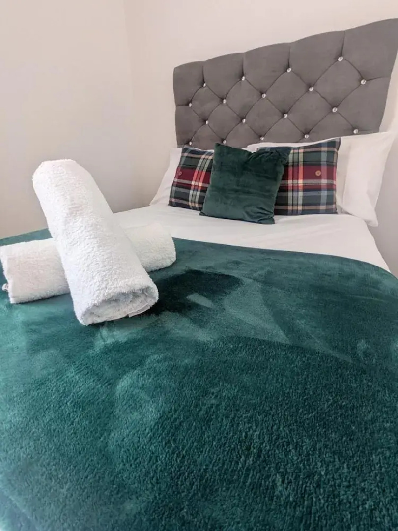 Charming Newcastle Home With Garden, Perfect for Families & Contractors