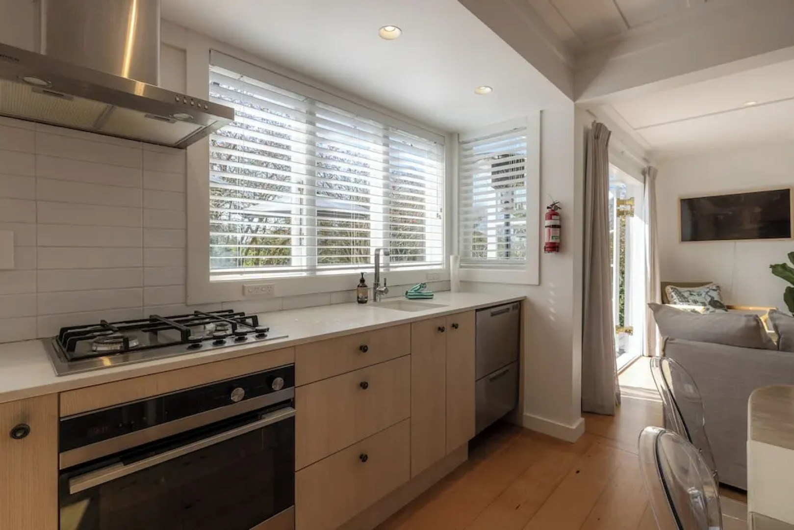 Tahatai Cottage with Spa Pool - Oneroa