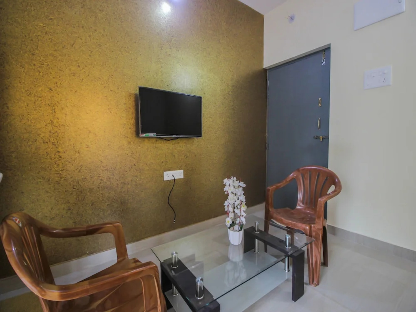 OYO 15927 Home Spacious Studio Reis Margo Fort