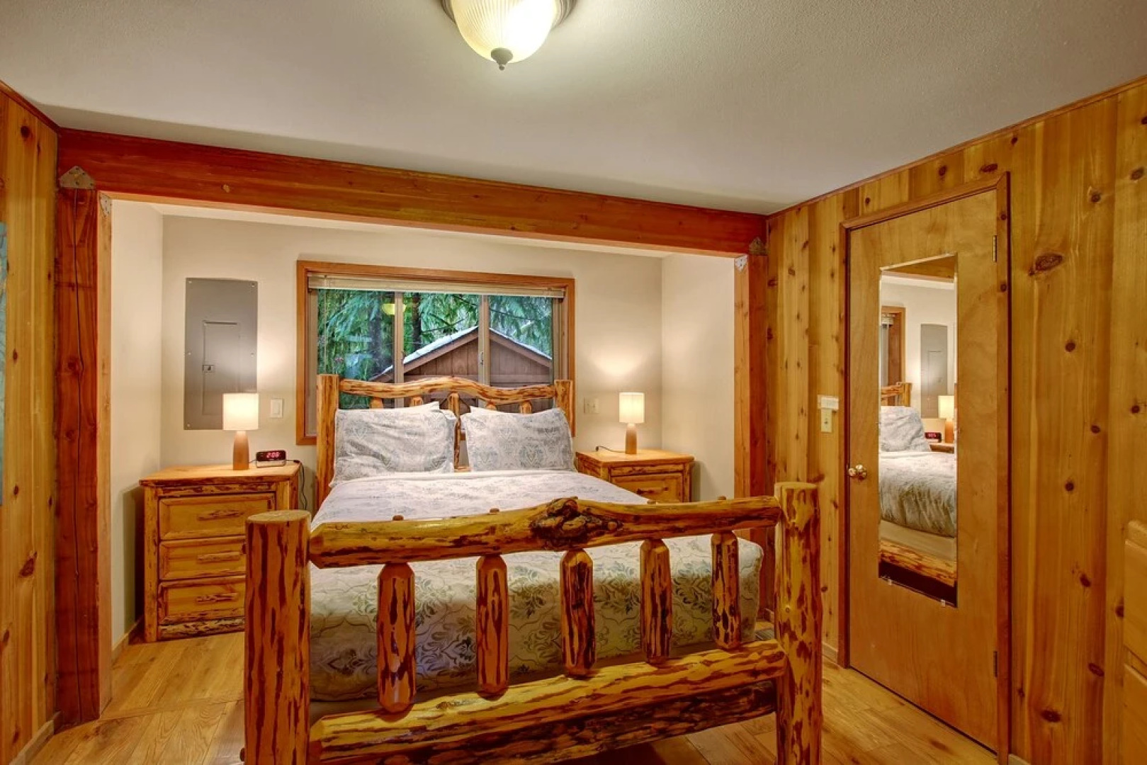 Rustic River Paradise - One Bedroom Cabin with Hot Tub