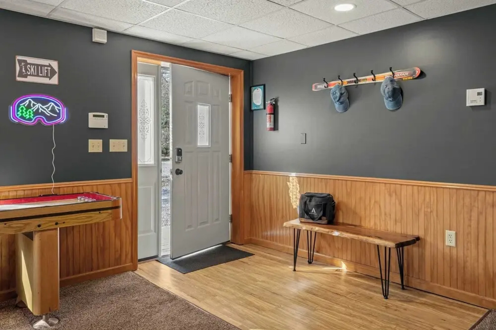 Lake View Chalet by Avantstay Lake Access + Deck