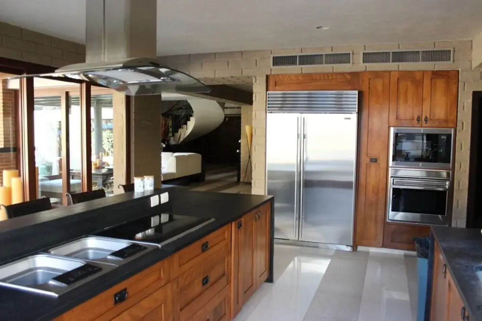 Beautiful House With Lake View