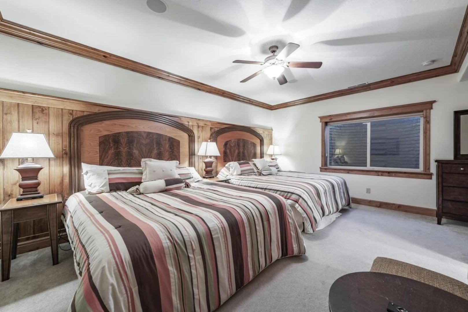 Golf Course Home, Sleeps 30, Private Hot Tub, Access to Ideal Beach, Amazing Views and Space!