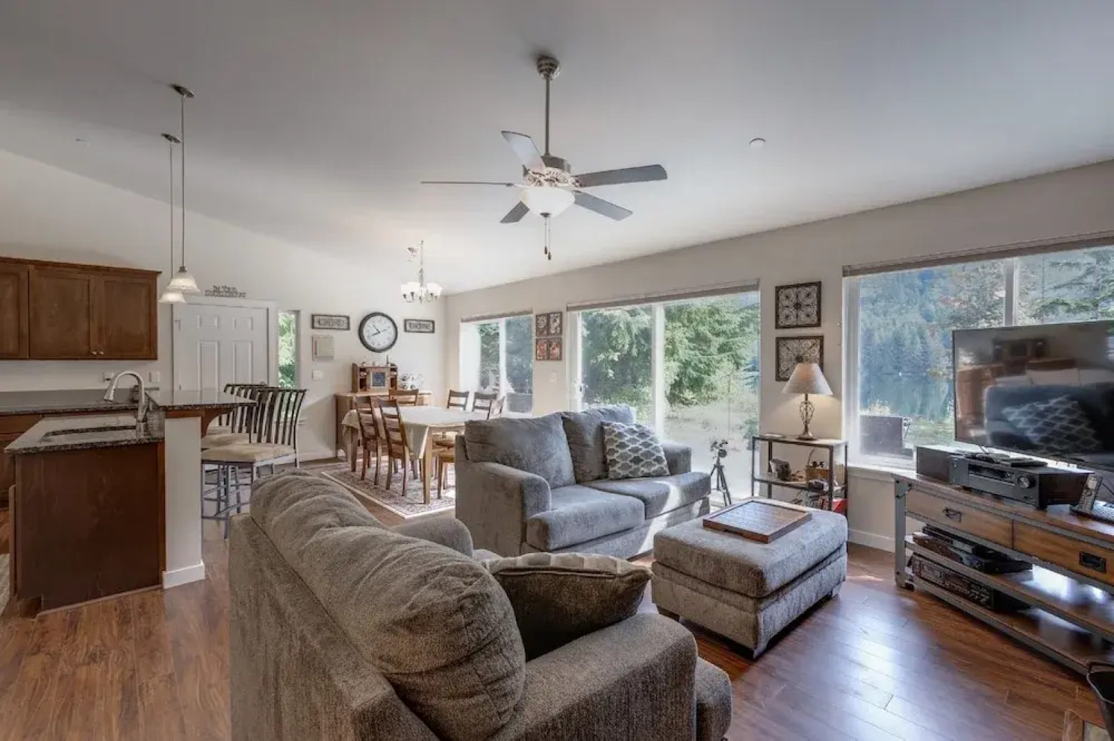 47MF - WiFi - Lakefront - Sleeps 6