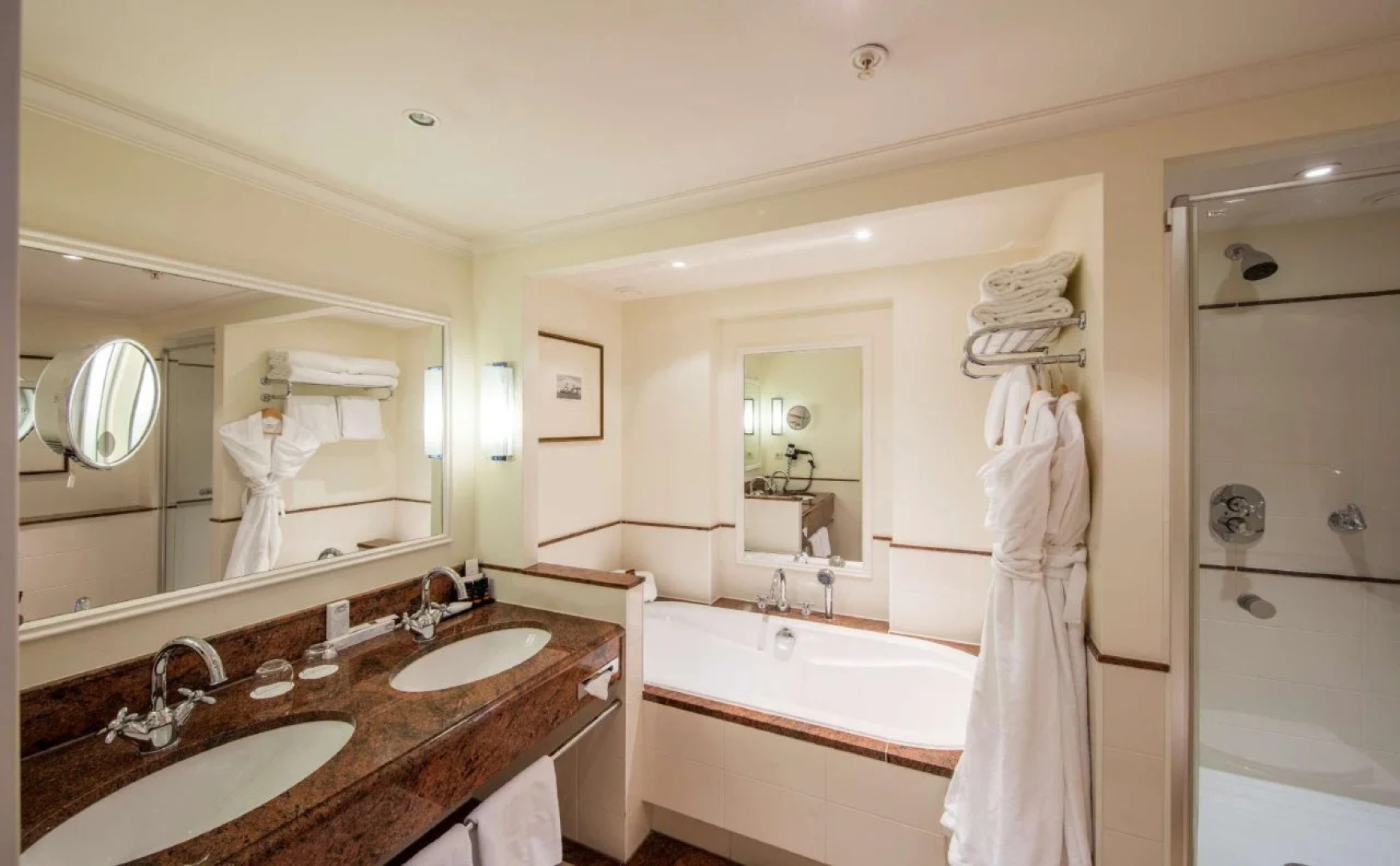 Tru by Hilton Louisville East