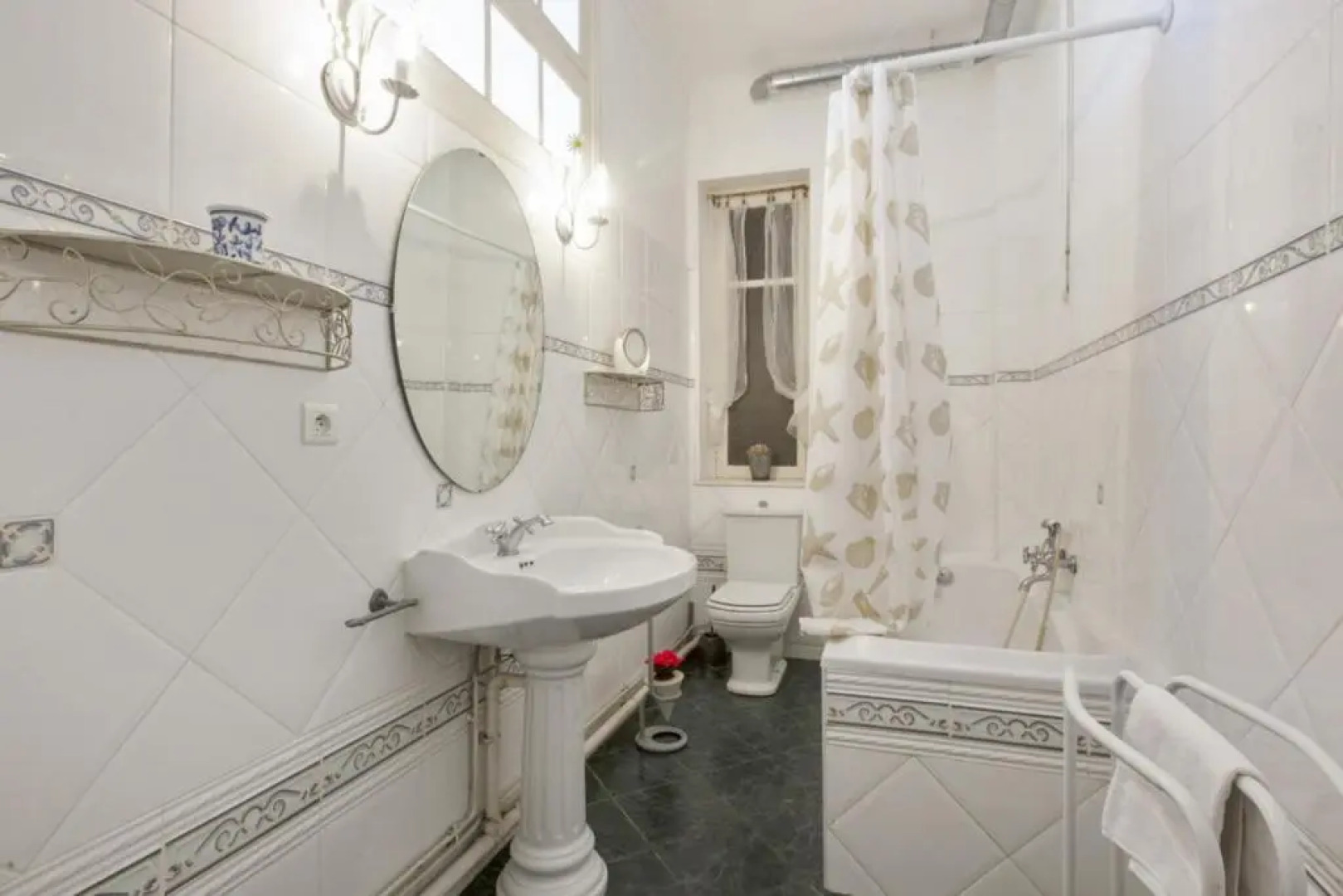 Nice quiet 3 1br with balcony and view on the beach of Hendaye Welkeys