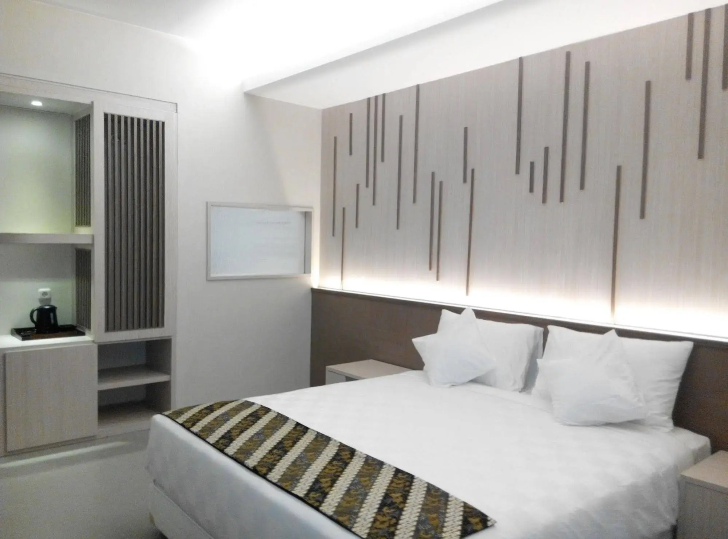 Grand Laguna Hotel & Villa