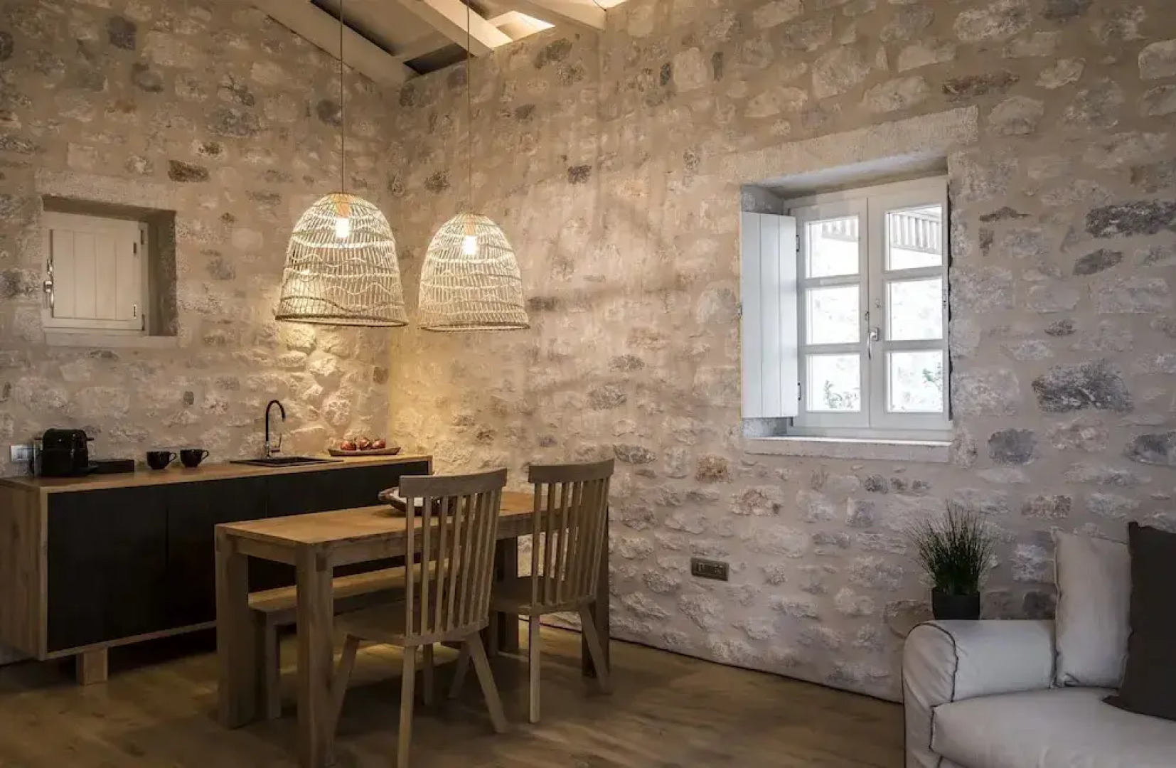 BASSA MAINA Villas & Suites