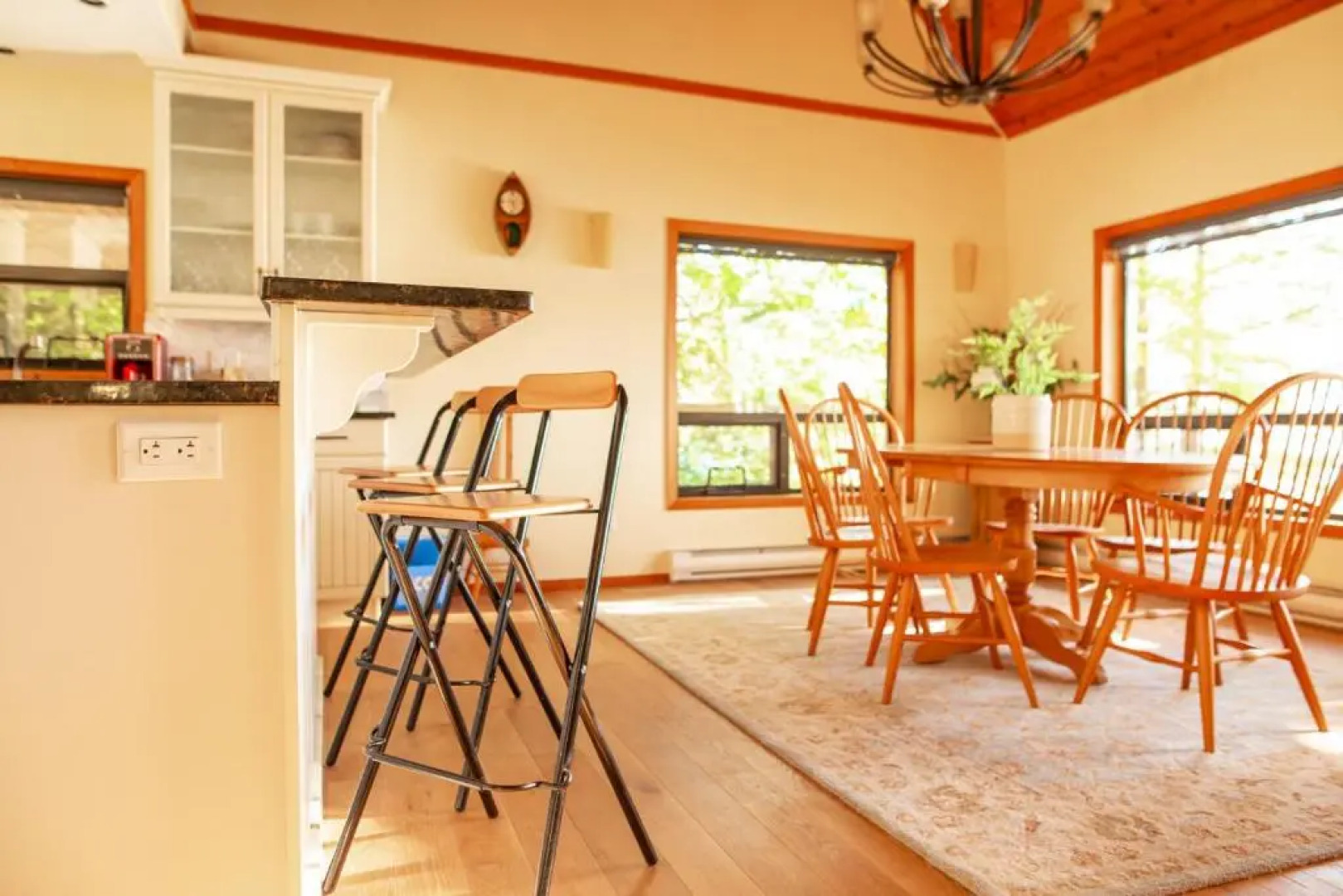 The Overlook, Luxury Lakeside Home with Dock