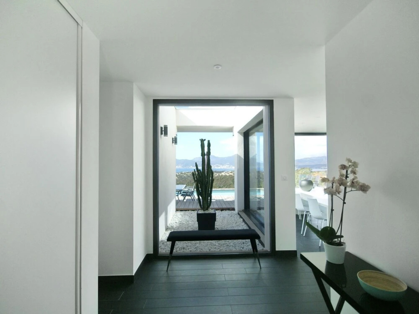 Spacious Villa in Albitreccia with Swimming Pool