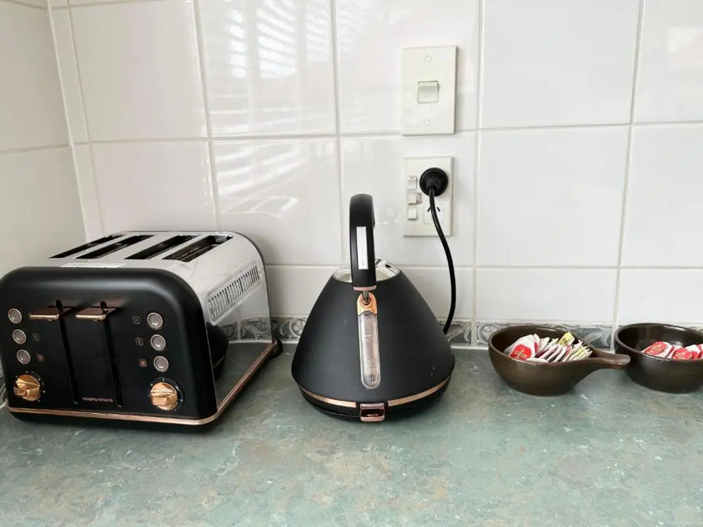 Cheerful 4 bedrooms home with stunning sunshine