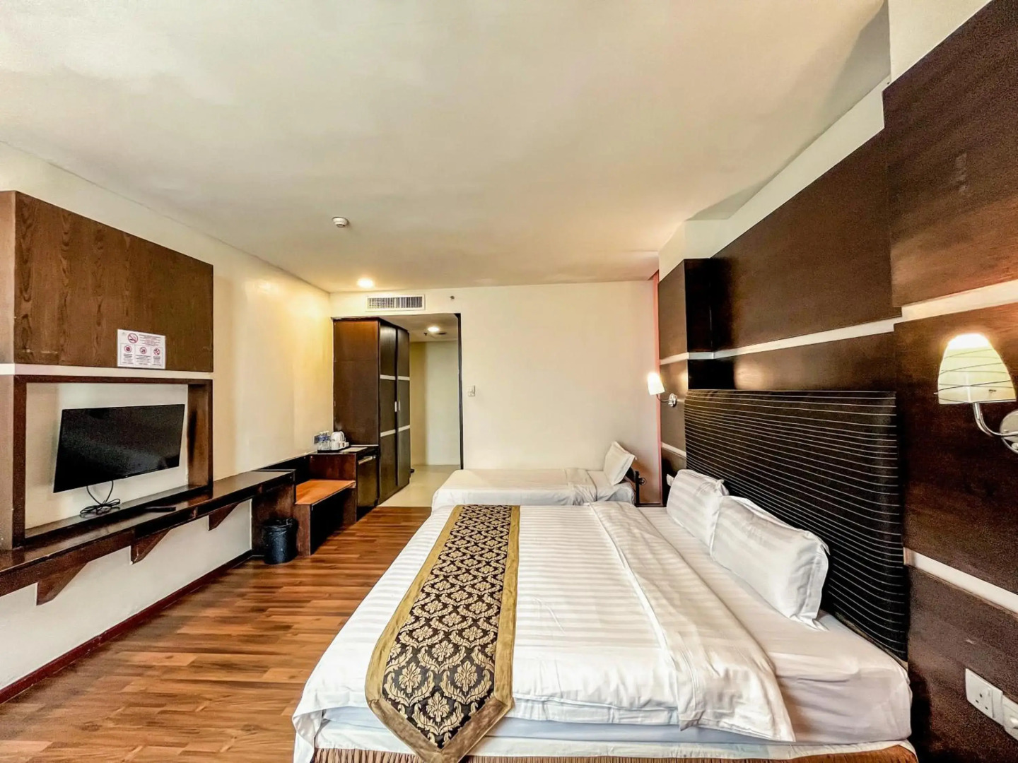 Courtyard Hotel @ 1Borneo