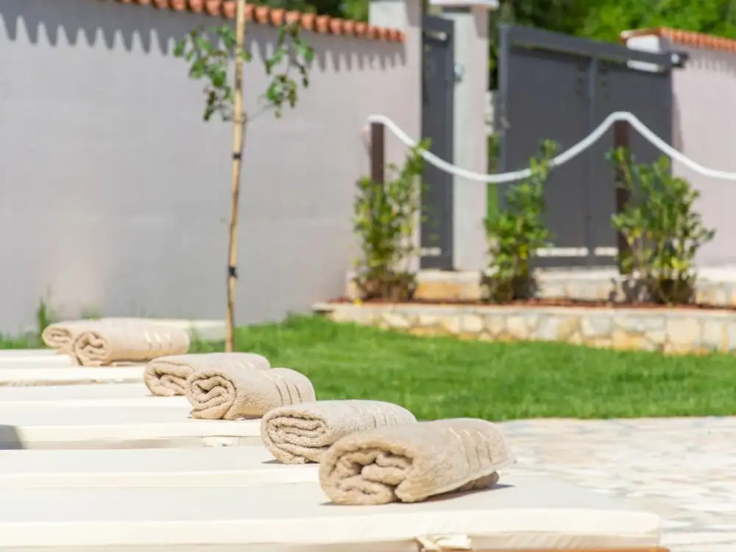 Villa With Large Garden and Pool, Ideal for 8 People, Only 10 Minutes Pula