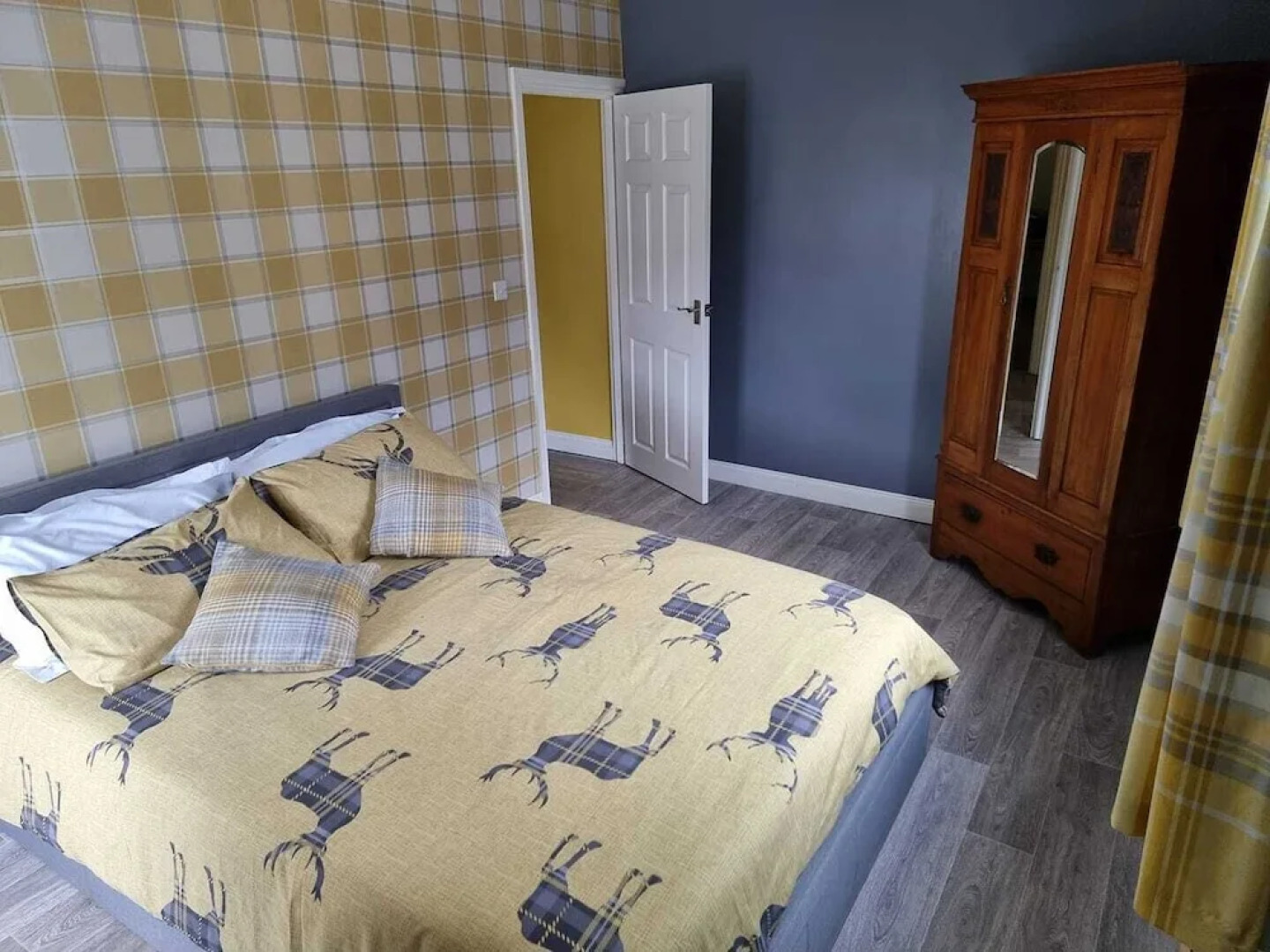 Dog Friendly 2-bed Apartment in Newcastle Emlyn