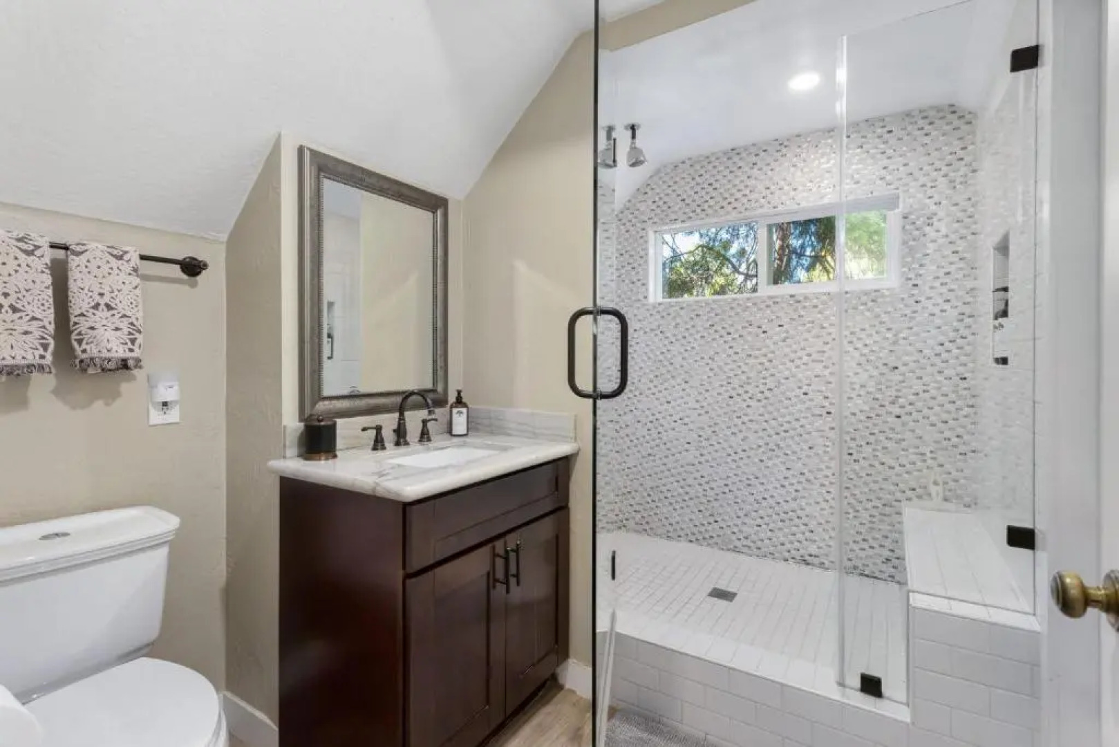 Spectacular Lake View, Luxe 3 Level Home, 1750 sqft, AC, Dogs, Walk to Village