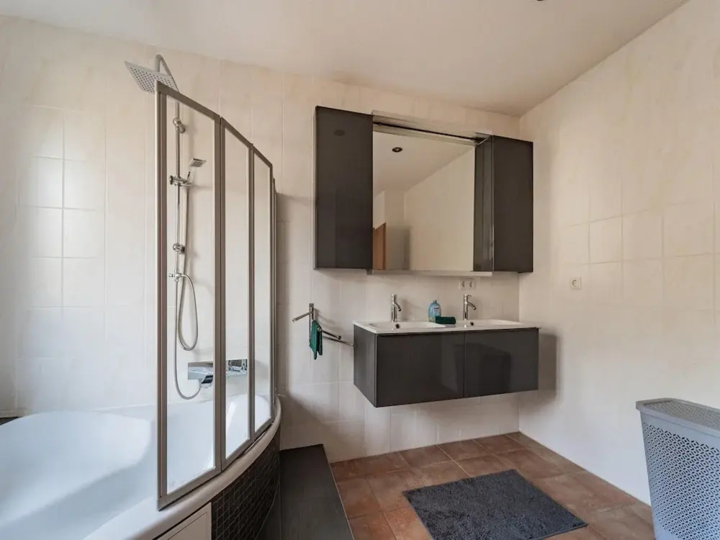 Retreat With Forest Views