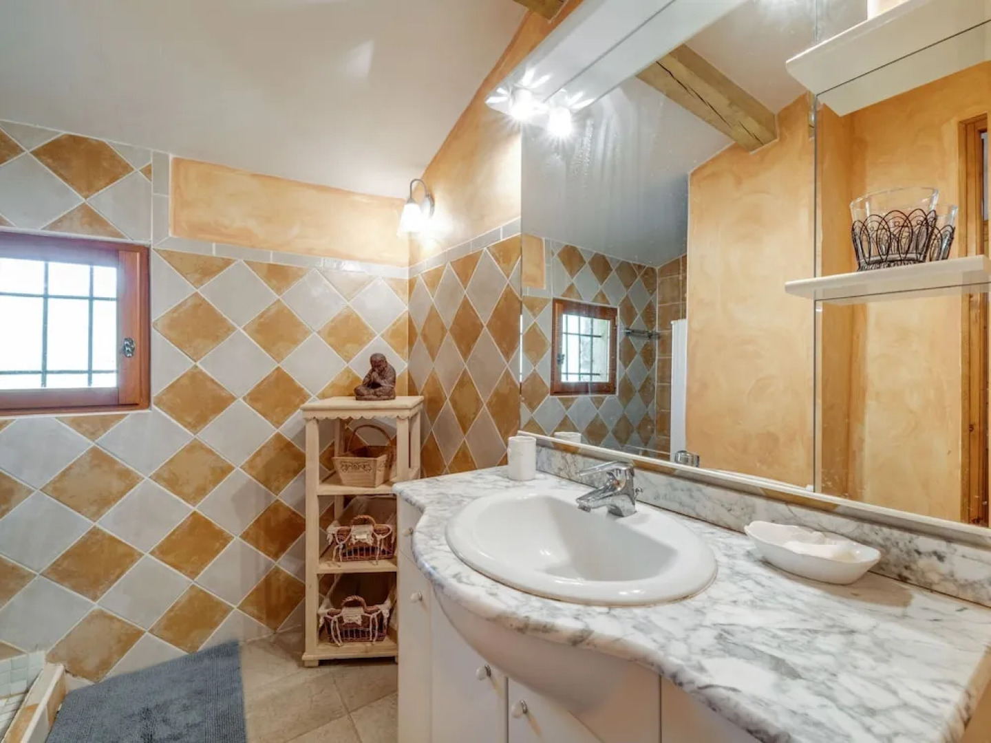 18th Century, Cosy Middle House in Barjols