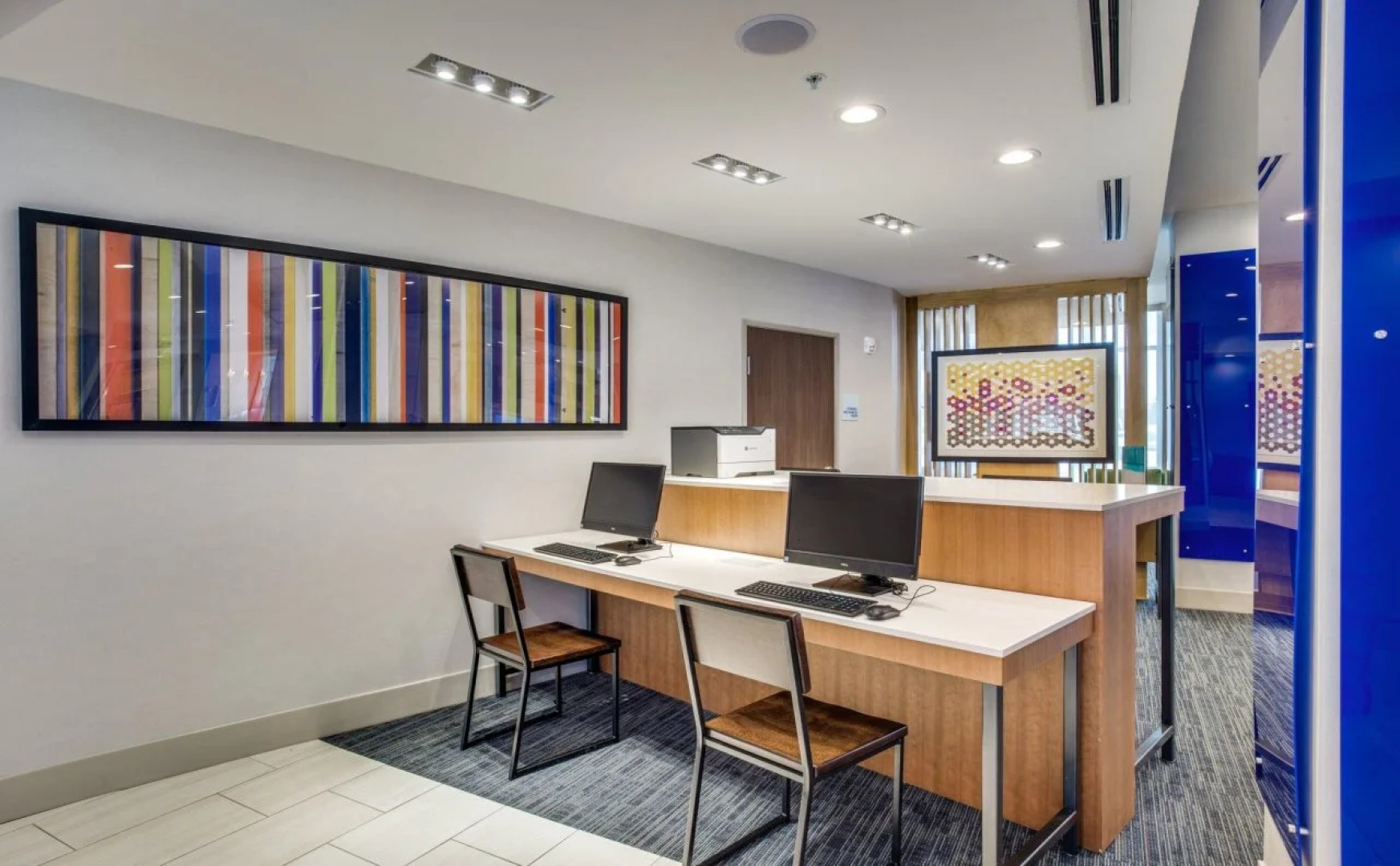 Holiday Inn Express & Suites Denton South by IHG