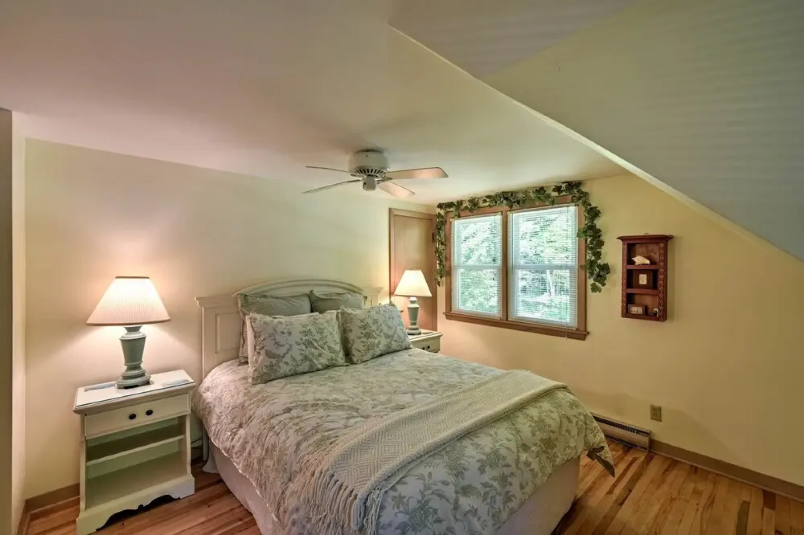 'the Carriage House:' Walk to Peninsula State Park